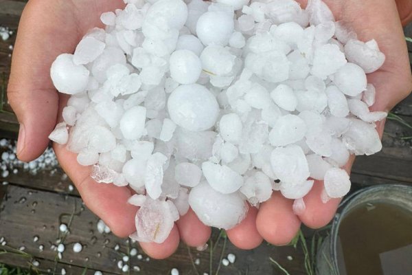 Крупный град диаметр градин