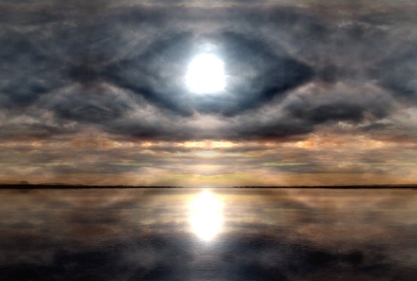 Женские глаза в облаках