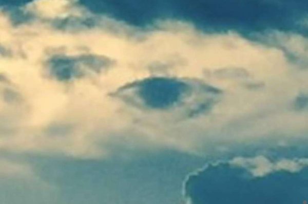 Глаза Бога в небе