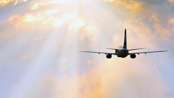 Улетающий самолет