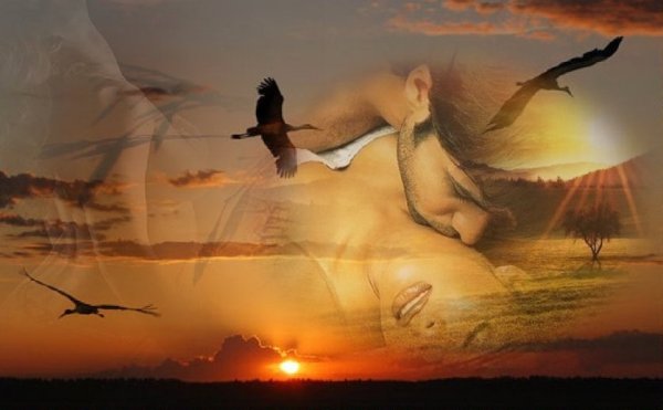 Ангел в небесном свете