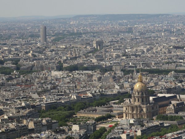 Танцующая пара в Париже