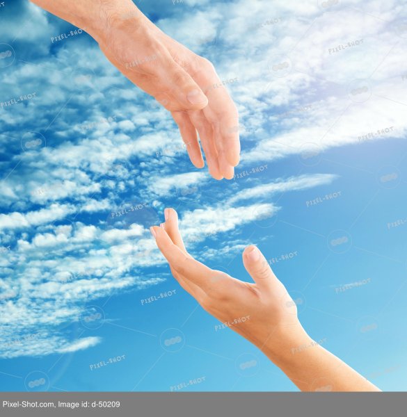 Руки на фоне неба