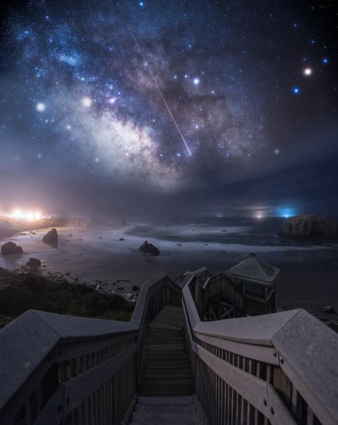 Озеро Морейн ночью