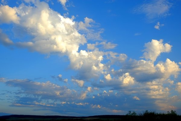 Летнее небо с облаками