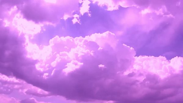 Розовое небо с облаками