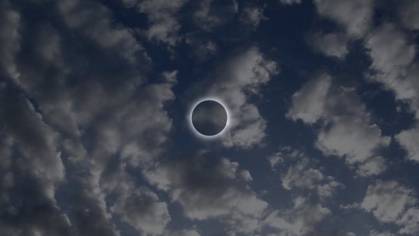 Солнечное затмение в небе