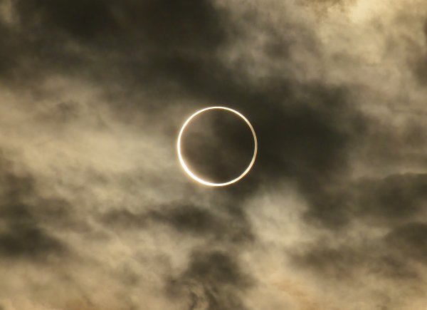 Солнечное затмение в небе