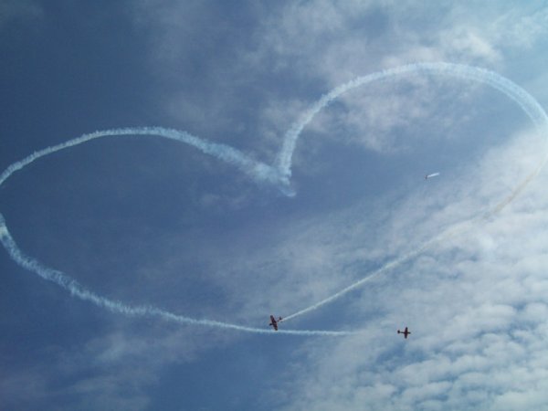 Сердце с самолетом