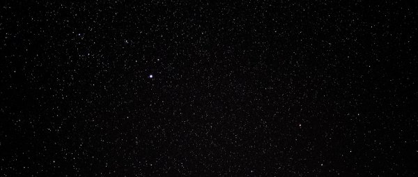 Черное небо со звездами