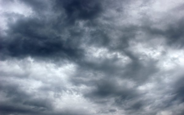 Пасмурное небо без облаков