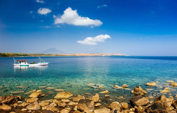 Лодка в Лазурном море