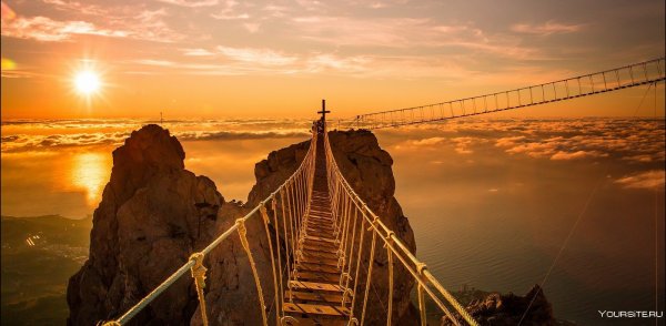 Мост на ай Петри в тумане