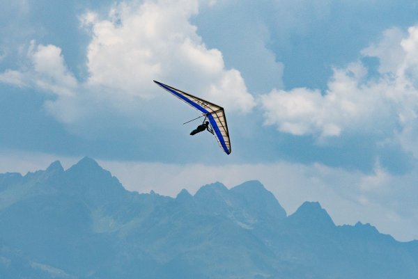 Дельтаплан над морем