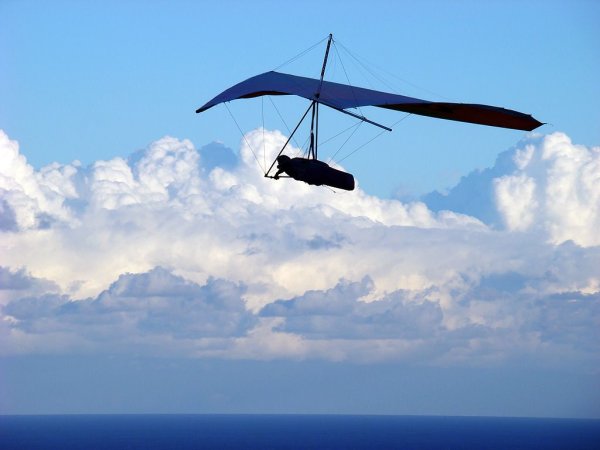 Дельтаплан над морем