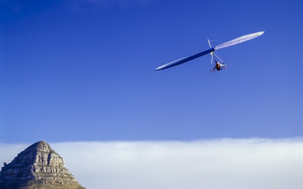 Дельтаплан в небе