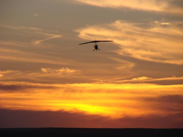 Дельтаплан в небе