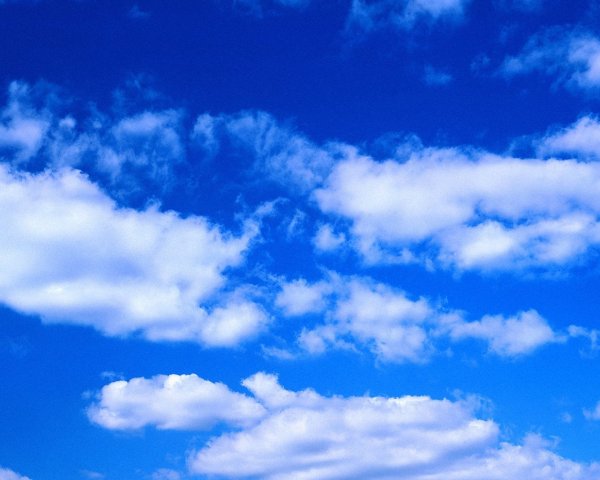 Нарисованное небо с облаками