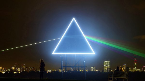 Глаз в треугольнике в космосе