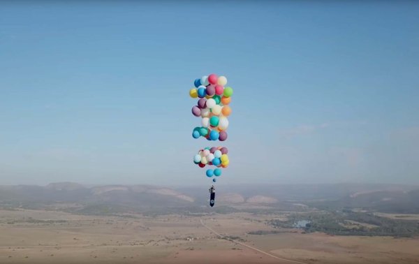 Дэвид Блейн на шариках