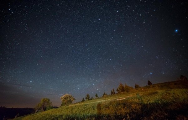 Ночное летнее небо с звездами