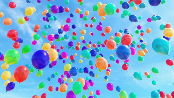 Надувные шары в небе