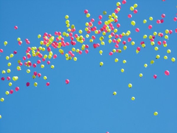 Воздушные шарики в небе