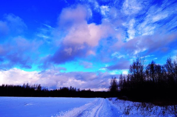 Снежные горы в облаках