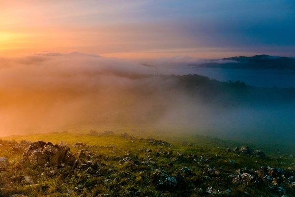 Горы туман солнце