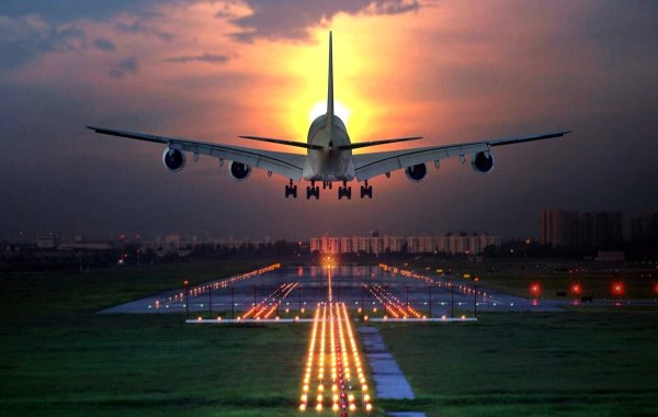 Самолет на закате