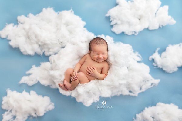 Младенец на облачке