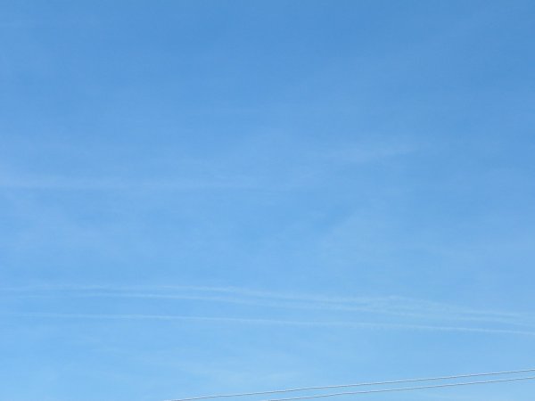 Голубое небо без облачковы