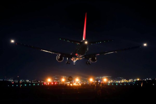 Самолет ночью