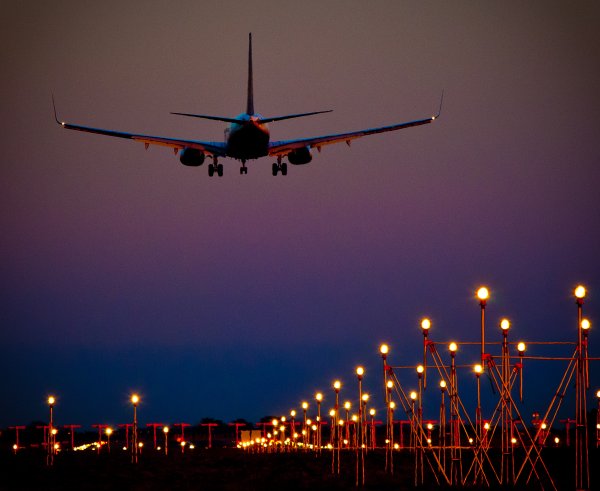 Самолет на закате