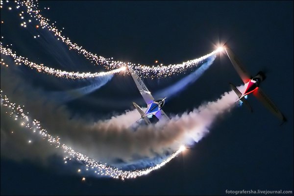 Самолет ночью