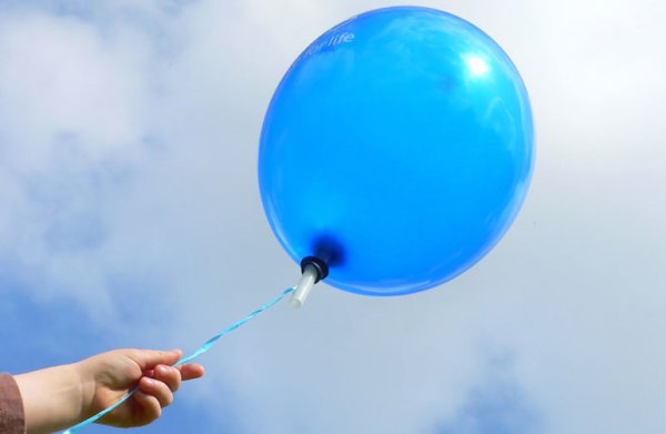 Человек с шаром арт