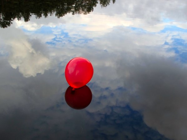 Бэнкси мальчик и девочка