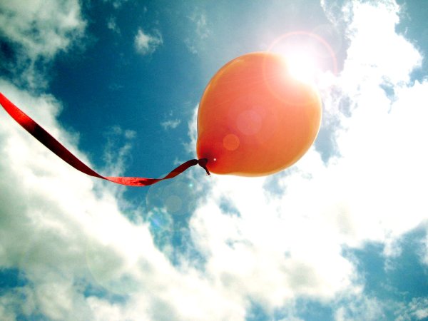 Надувные шары в небе
