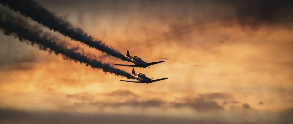 Фото самолёта в небе