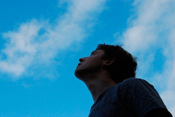 Мальчик и звездное небо