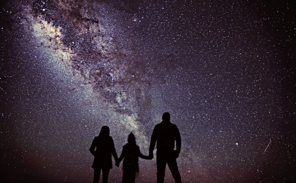 Человек на фоне неба