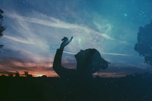 Человек на фоне неба