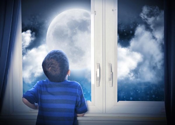 Мальчик и звездное небо