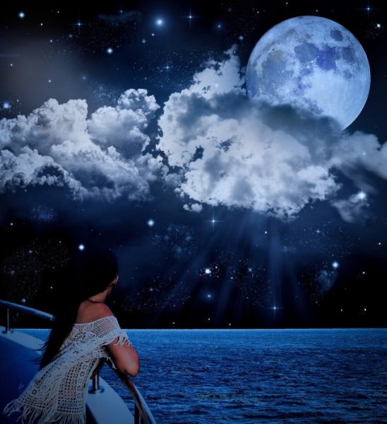 Девушка смотрит в небо картинки