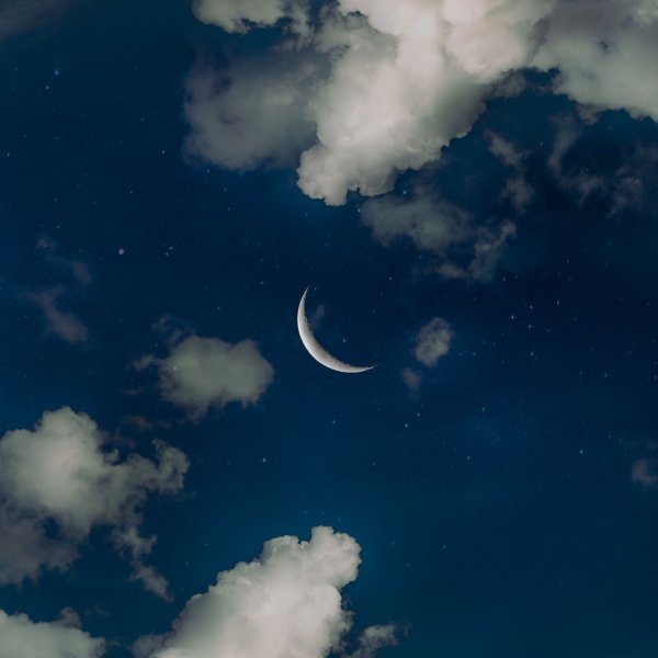 Ночное небо с облаками