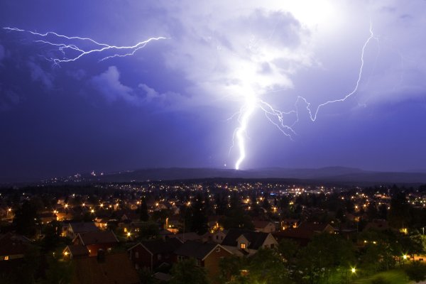 Молния на небе