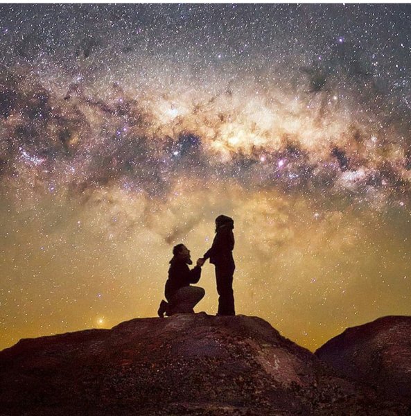 Влюбленные под звездным небом