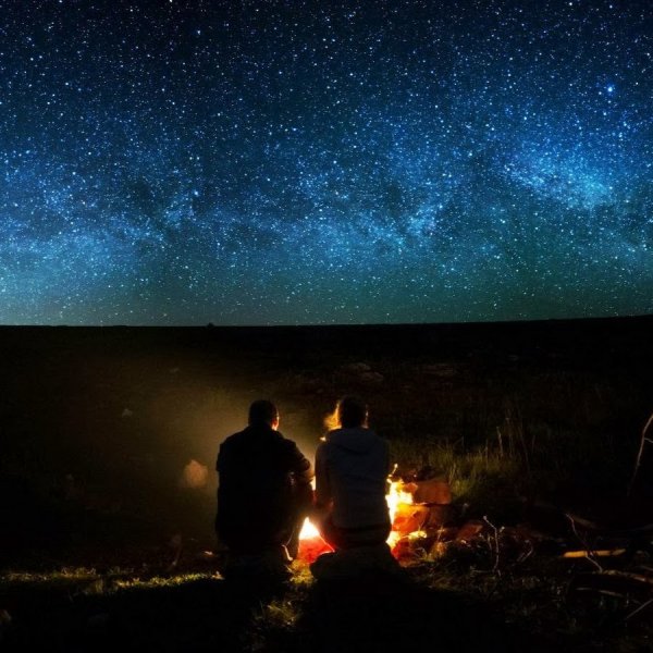 Влюбленные под звездным небом