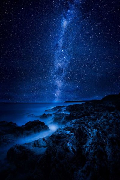 Темно синее ночное небо