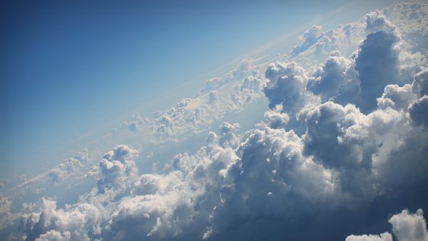 Небо над облаками